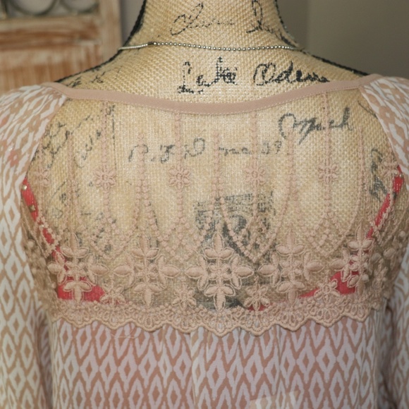 Stylish southwest pattern top with lace back! - Picture 2 of 8